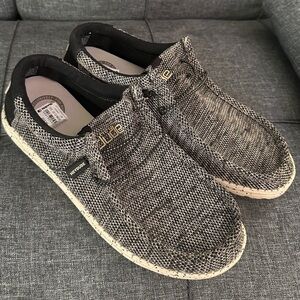 HEYDUDE Shoes (Never worn)